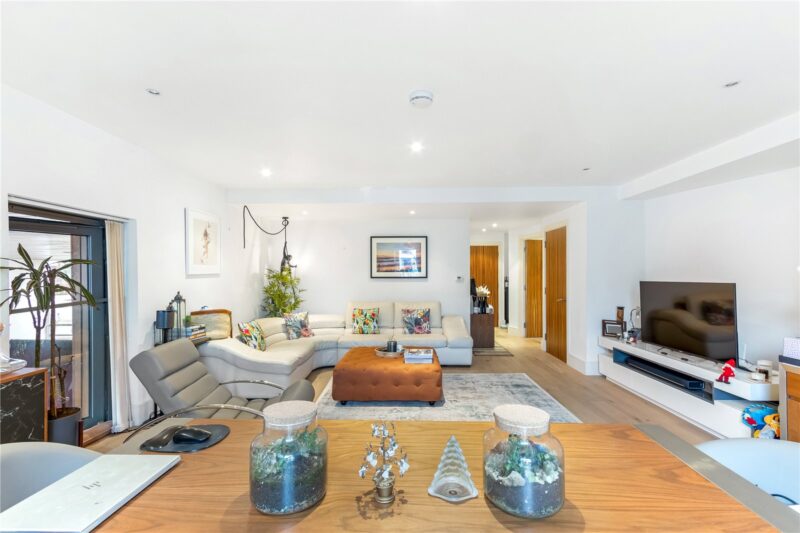 Highbury Stadium Square, N5