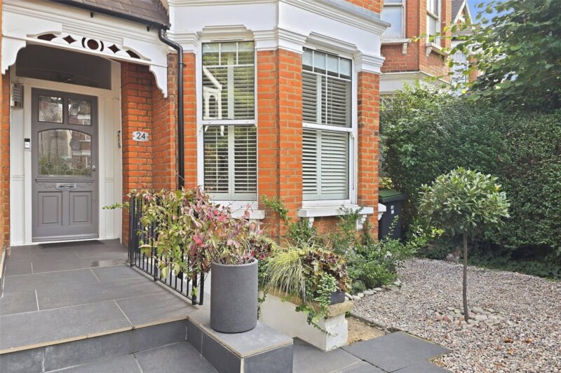 Alexandra Park Road, N10